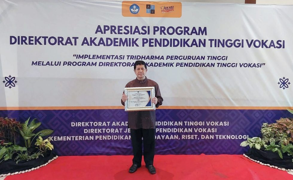 Teliti Teh Hijau Berkatekin Tinggi, Dosen Undip Raih Penghargaan Kemendikbudristek