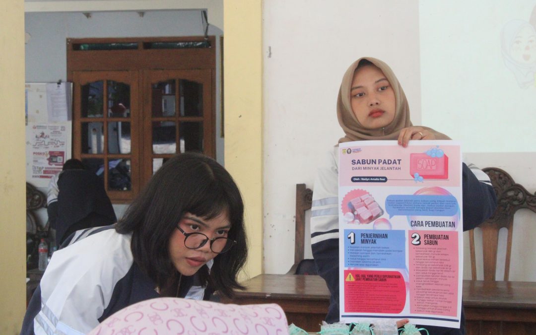 KKN TIM II UNDIP Lakukan Pemanfaatan Limbah Minyak Jelantah : Pemberdayaan Ibu-ibu PKK dengan Inovasi Pembuatan Sabun Padat Pelembab Tangan