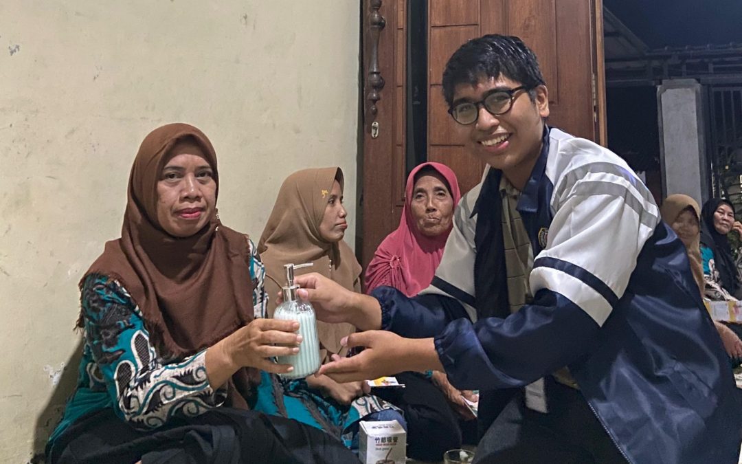Healthy Hands Clean Environment:  Field Studies and UNDIP Community Service Creating Environmentally Friendly Handwashing Soap from Used Cooking Oil for Bekonang Village