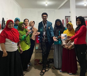 Aksi Nyata Mahasiswa KKN UNDIP di Desa Tegalsari: Mendorong Transisi Energi dan Optimasi Ekonomi KWT Dusun Bolong Kulon melalui Bio-Briket Ramah Lingkungan