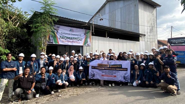 Mahasiswa TRKI UNDIP Kunjungi PT Aromatindo untuk Pelajari Aplikasi Teknologi Kimia di Industri Lokal