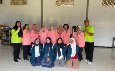 Revolusi Hijau Desa Kemambang: Tim KKNT 167 Universitas Diponegoro Mengukir Sejarah, Menyalakan Desa Wisata Sitaring dengan PLTS dan Mengubah Sampah Menjadi Barang Bermanfaat!